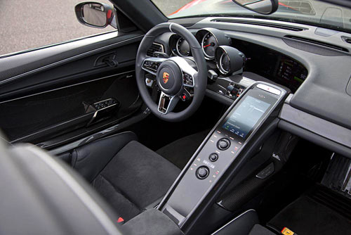 Porsche 918 Spyder (interior)