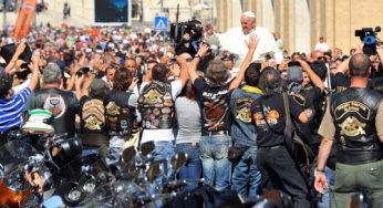 El Papa Francisco bendice un millar de Harley-Davidson