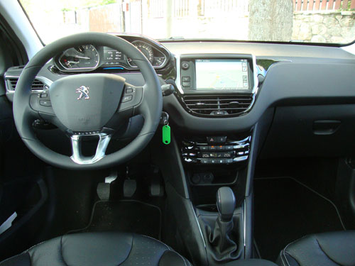 Peugeot 208 (interior)