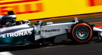 Hamilton gana una carrera emocionante y accidentada