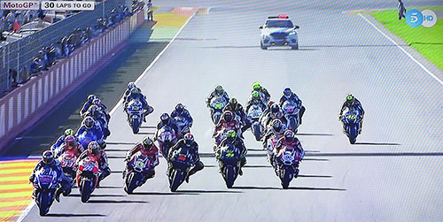 Salida-MotoGP-Cheste-2015