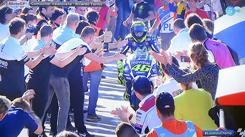 A pesar de su derrota, Rossi sintió el aliento de los 'suyos'. Imagen Telecinco