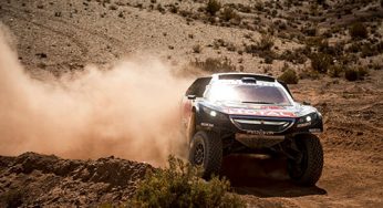 Casi 300 vehículos afrontan la parte más dura del Dakar con los Peugeot en coches y Honda en motos, al frente