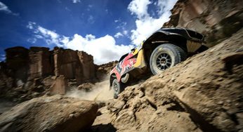 Primer triplete de Peugeot en el Dakar y nueva victoria de Barreda arruinada por el radar