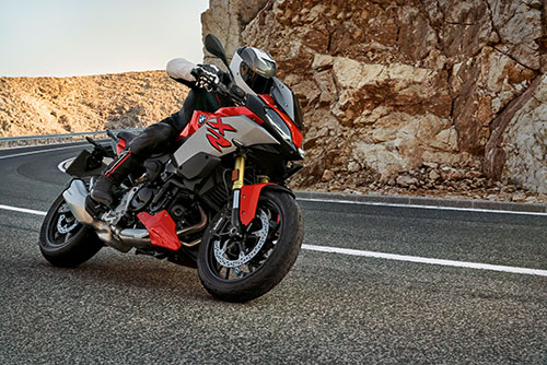 Ofensiva BMW Motorrad: Las nuevas F 900 R y F 900 XR, 105 CV para una
