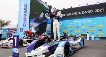 Jake Dennis, con BMW, vence en la carrera de Fórmula E disputada en Valencia desde la ‘pole position’
