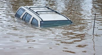 Nuestro vehículo se ve afectado por una inundación, ¿quién cubre los daños causados por el agua?