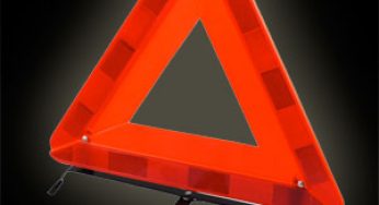 Coloca los triángulos de emergencia a 50 metros del coche