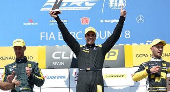 Chema Reyes, del SMC Junior Motorsport, campeón de la Clio Cup Junior 2016
