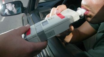 Velocidad, alcohol y drogas, cinturón y distracciones, las infracciones frecuentes en vías convencionales, según la DGT