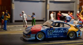 La pasión por Porsche le lleva a tener una colección de más de mil coches de la marca alemana a escala