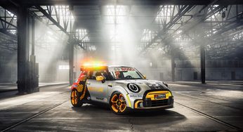 Alucina con el Electric Pacesetter, el Mini eléctrico ‘Safety car’ de la Fórmula E