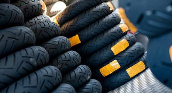 Continental da una segunda vida a los neumáticos de motos reciclándolos en suelas de zapatos, césped artificial o pavimentos