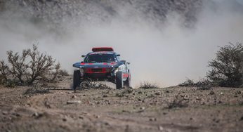 Carlos Sainz sigue liderando el Dakar, pero Sebastien Loeb le recorta 7 minutos