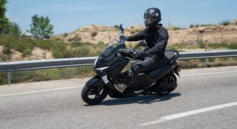 Moverse en moto eléctrica es hasta cuatro veces más económico que en una de gasolina