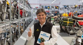 Gustavo Cuervo celebra su nuevo viaje literario: ‘Hitos del motociclismo’