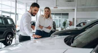España cierra 2025 con 1,15 millones de turismos vendidos: Toyota lidera por marcas y el Dacia Sandero reina entre los modelos