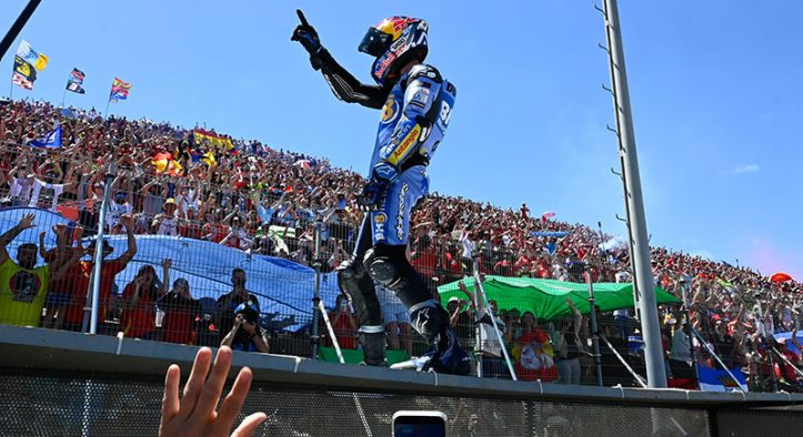 Álex Márquez reina en Jerez ante un lleno histórico; Marc, la cruz de un domingo amargo