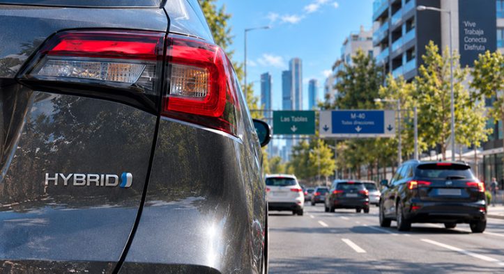 Por qué triunfan los híbridos? Seis de cada diez coches vendidos en España ya lo son